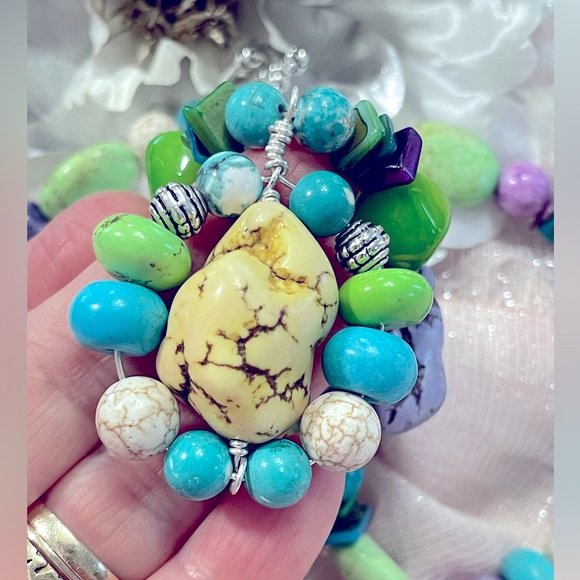 Gorgeous Multi Stones Chunky Necklace - Picture 8 of 9